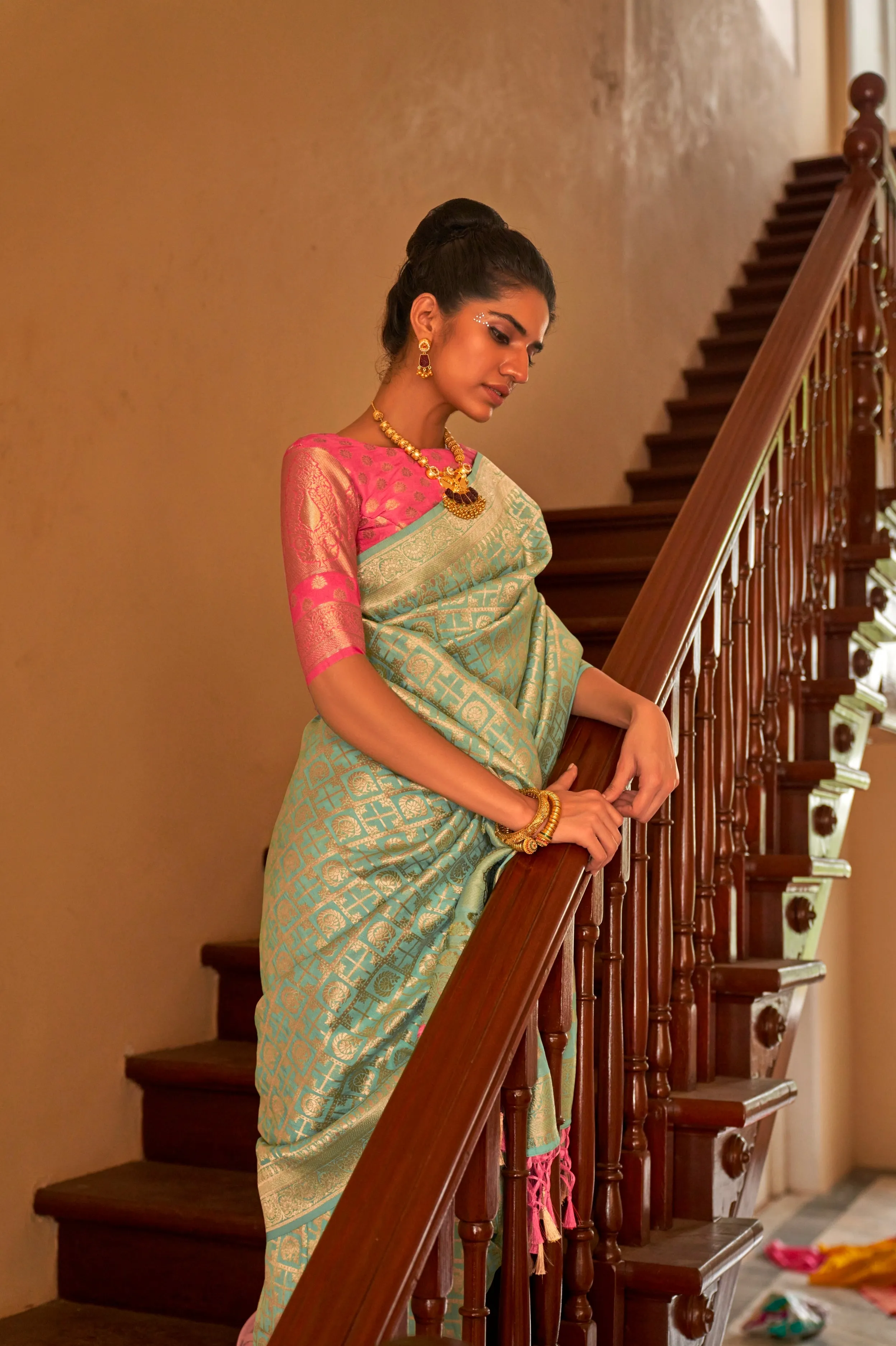 Stunning Traditional Saree with Weaving & Tassels - Perfect for Sangeet